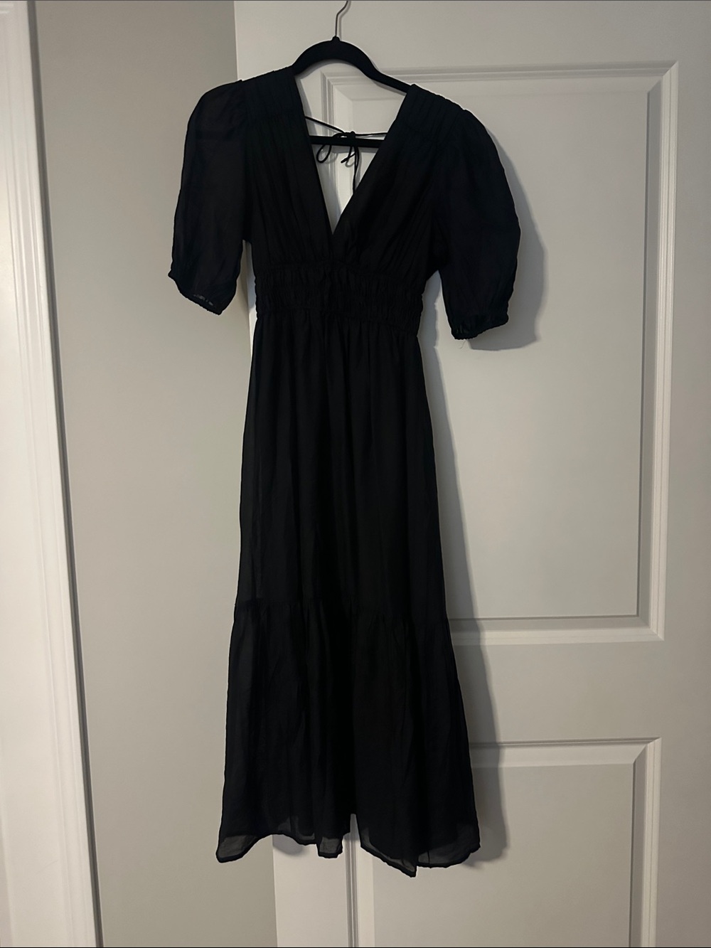 Abercrombie Black V-Neck Puff Sleeve Midi Dress